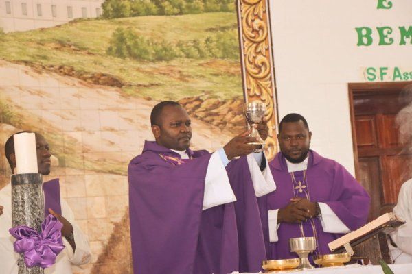 IGREJA HOMENAGEIA DOM ALEXANDRE CARDEAL DO NASCIMENTO