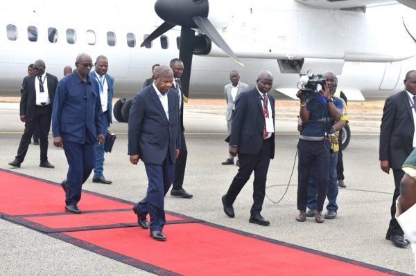 VISITA DO PRESIDENTE DA REPÚBLICA À PROVÍNCIA DO CUANZA SUL- MOMENTO DA CHEGADA